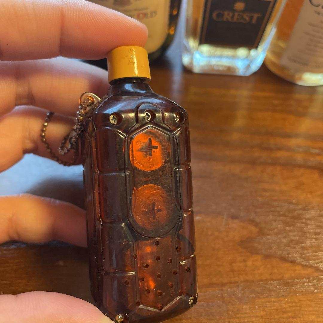 サントリーウイスキーミニボトル　キーホルダー