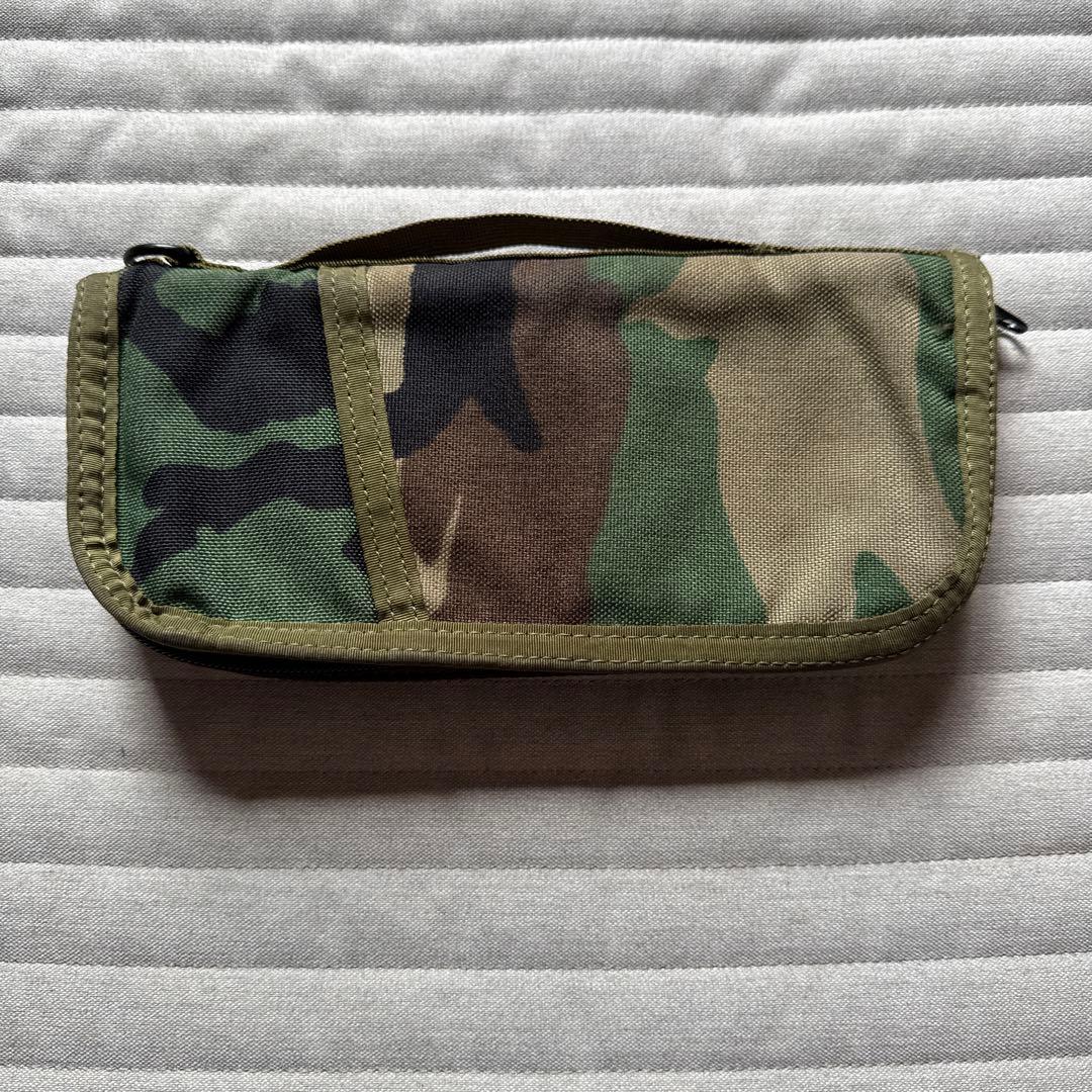 BRIEFING 迷彩パスポートケース