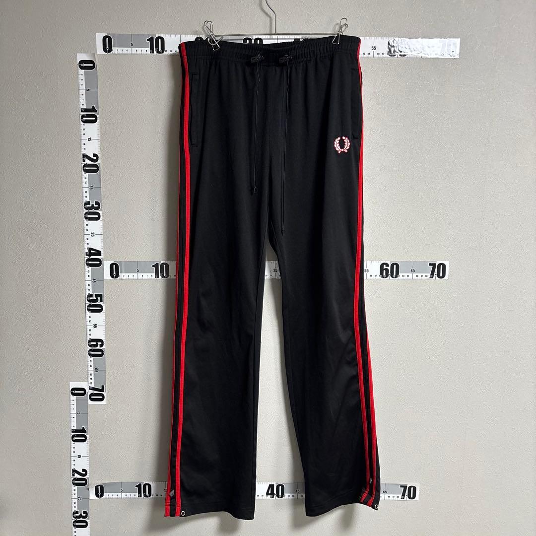 FRED PERRY フレッドペリー ジャージ パンツズボン M 黒 ブラック赤