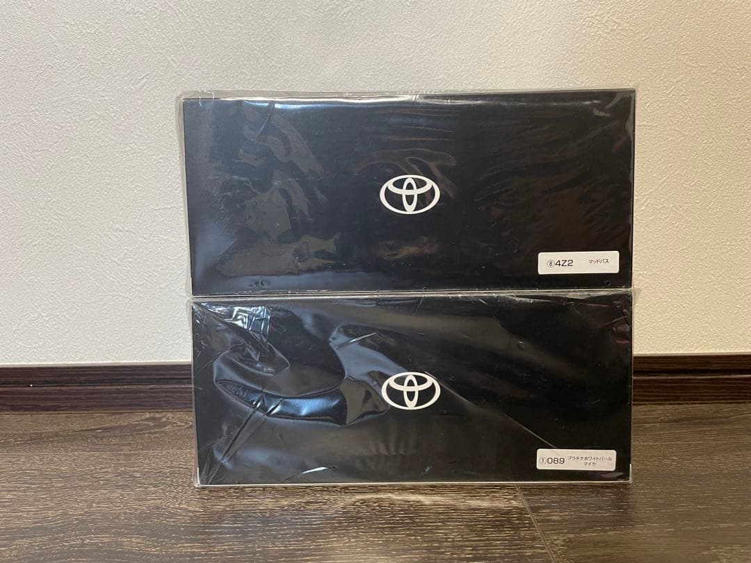 トヨタ カローラクロス後期 カラーサンプル 2台