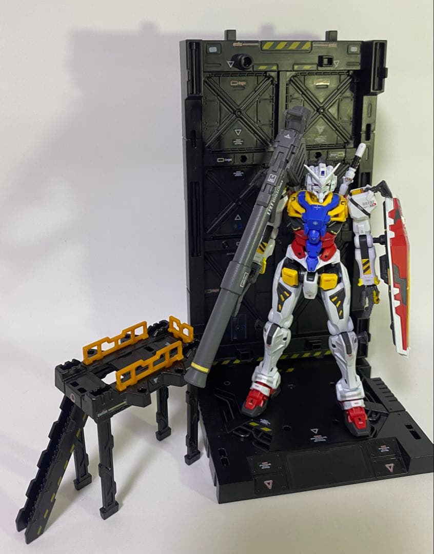 白いガンダム【組立済】ガンプラ！HG！ジオラマベース！階段ベース！セット！