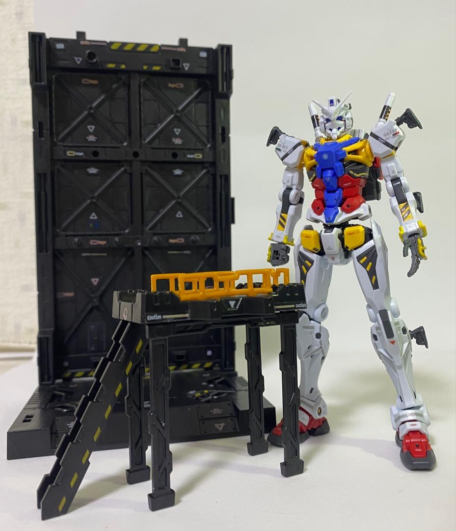白いガンダム【組立済】ガンプラ！HG！ジオラマベース！階段ベース！セット！