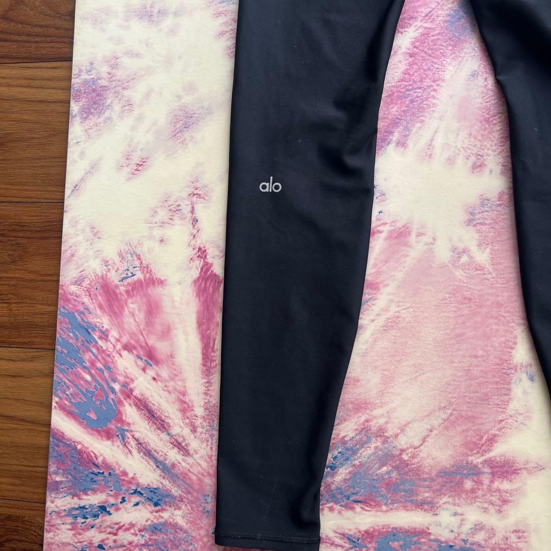 alo ヨガウェア ブラトップとレギンスセット