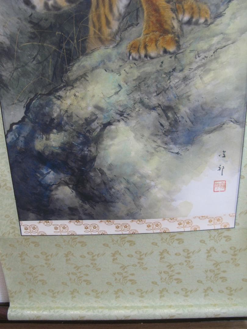未使用　山嶽之虎図　掛軸　表装　新品仕立て　　掛け軸　肉筆　猛虎
