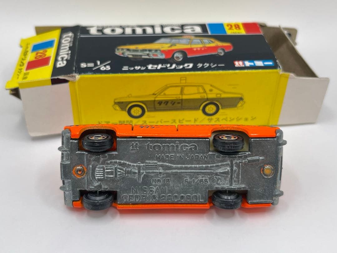 トミカ 日本製 黒箱 28 ニッサン セドリック 2800SGL タクシー