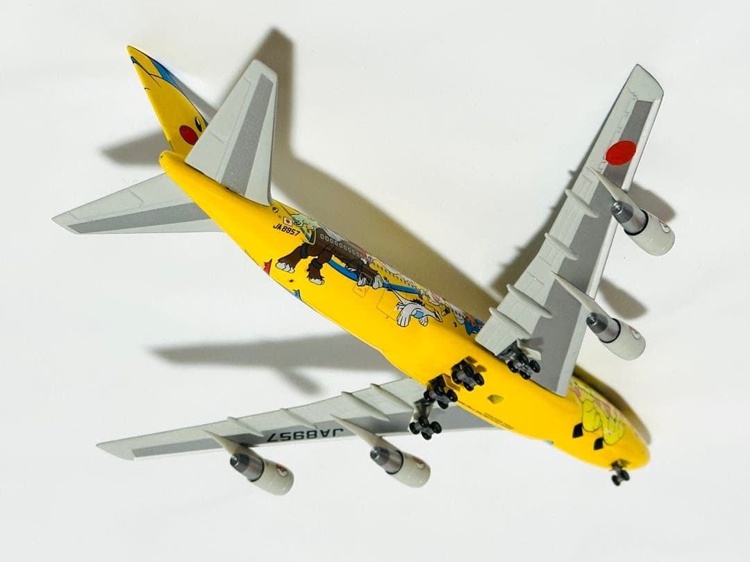 全日空商事 1/400 B747-400 ピカチュウジャンボ NH40010