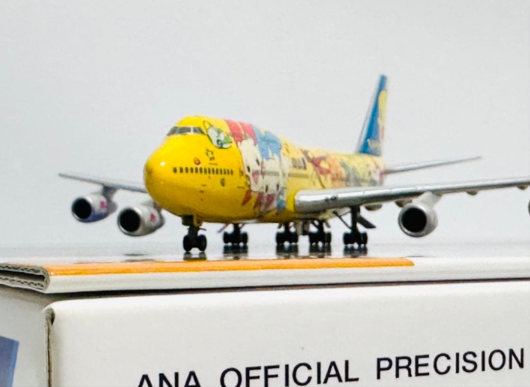 全日空商事 1/400 B747-400 ピカチュウジャンボ NH40010