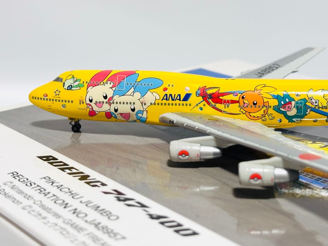 全日空商事 1/400 B747-400 ピカチュウジャンボ NH40010