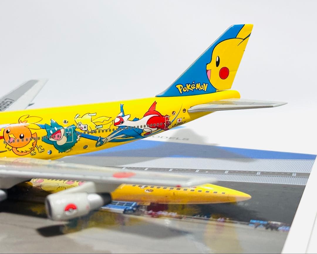 全日空商事 1/400 B747-400 ピカチュウジャンボ NH40010