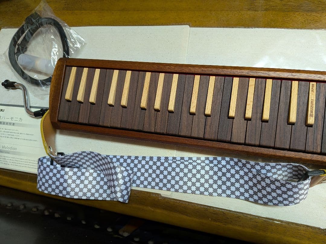 新品 スズキ木製 鍵盤ハーモニカ W-37