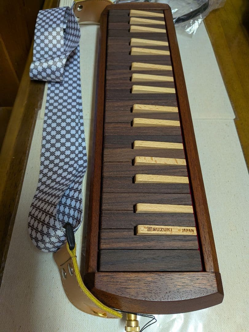 新品 スズキ木製 鍵盤ハーモニカ W-37