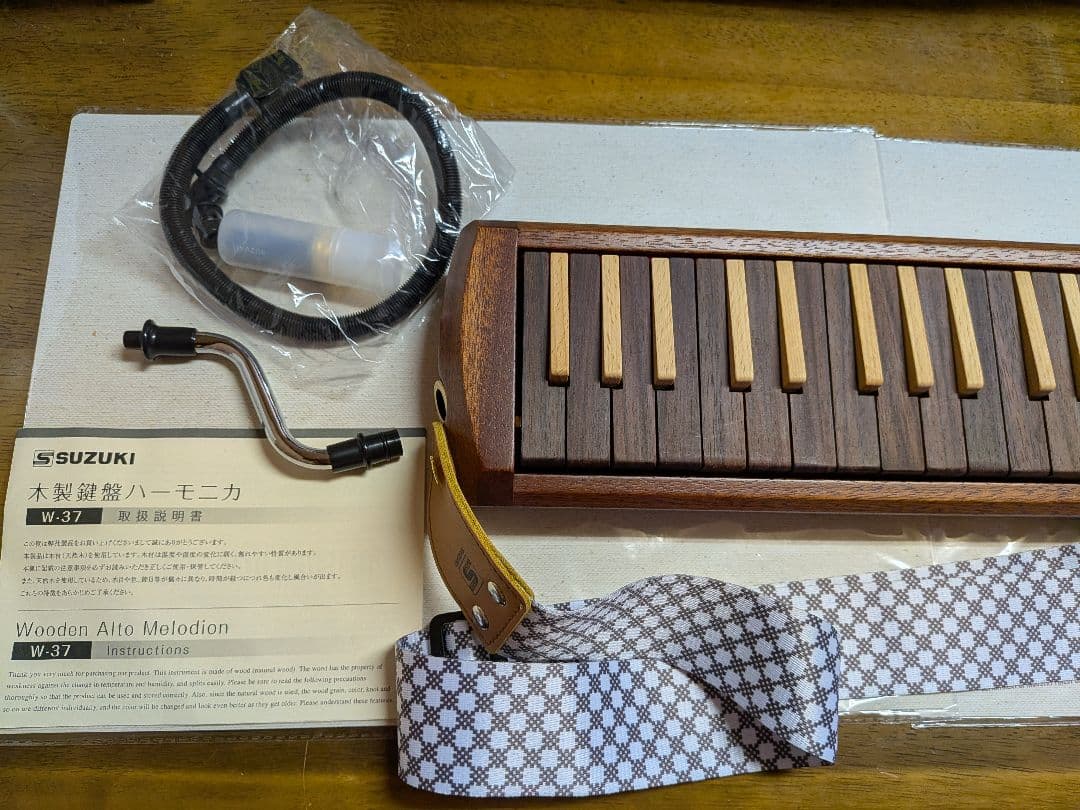 新品 スズキ木製 鍵盤ハーモニカ W-37