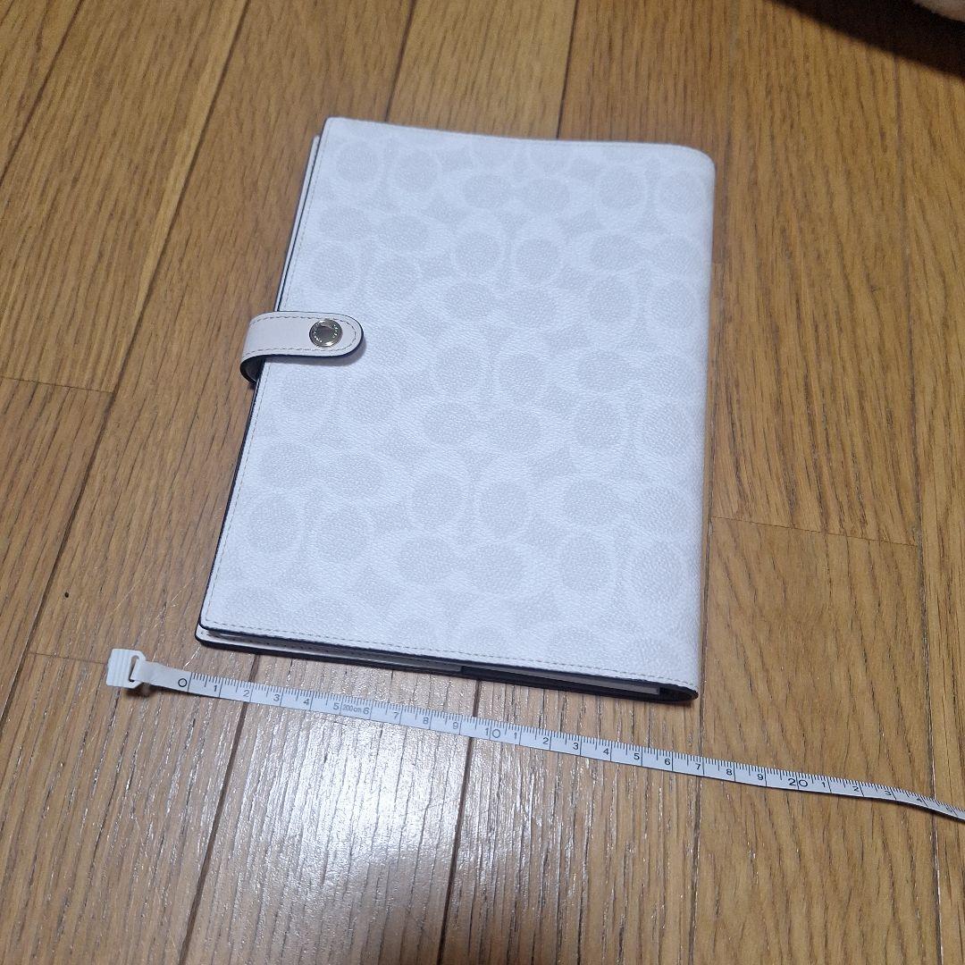 COACH ホワイトレザーノートカバー