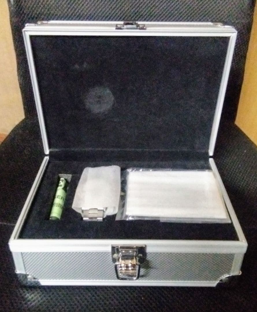 ウルトラマン　生誕４０周年記念　腕時計　ゲルマニウム　クロノグラフ