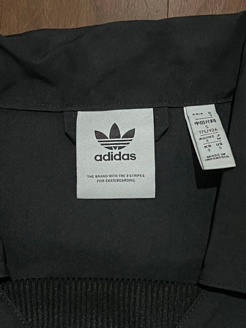 adidas always ウインドジャケット ブラック/グリーン