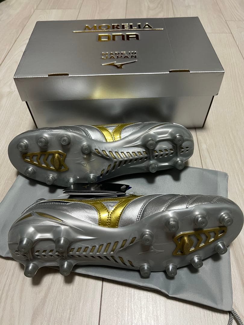 新品、Mizuno Morelia DNA シルバー/ゴールド 日本製　26.5