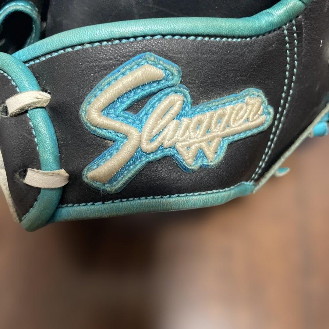 slugger軟式グローブ 黒と水色