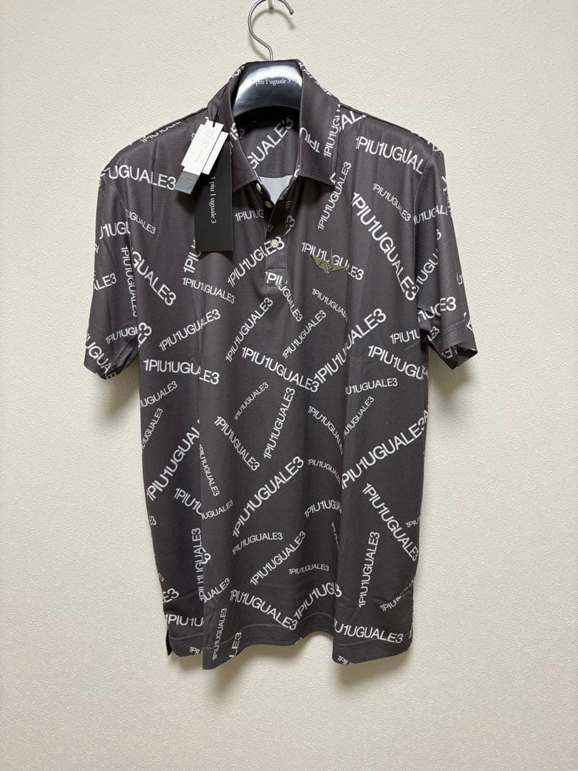 新品1PIU1UGUALE3 GOLF24SSランダムロゴ総柄ポロシャツ灰Ⅵ