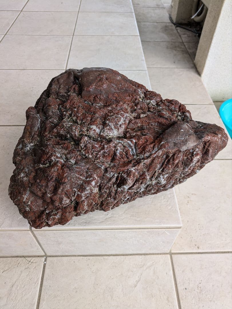 赤石 原石 特大29kg 龍顔 未加工品 多数の石英流れ 希少、レア品