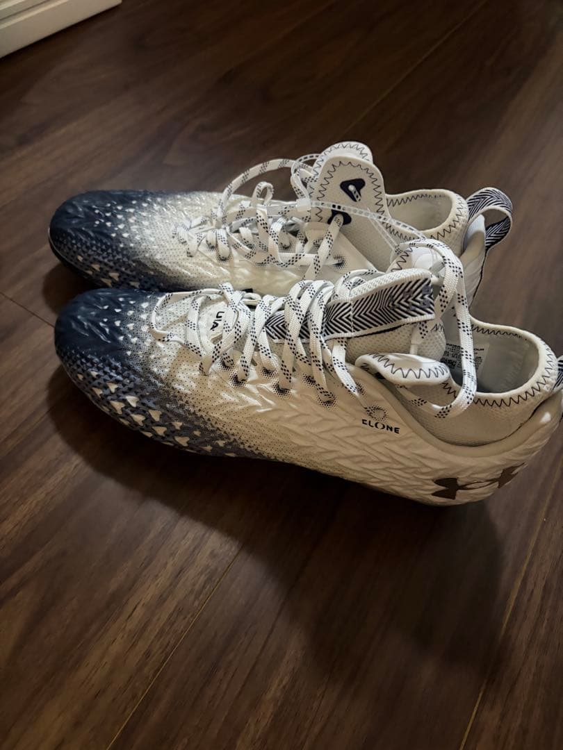 新品！アメリカンフットボール　スパイク　アンダーアーマーアーマー