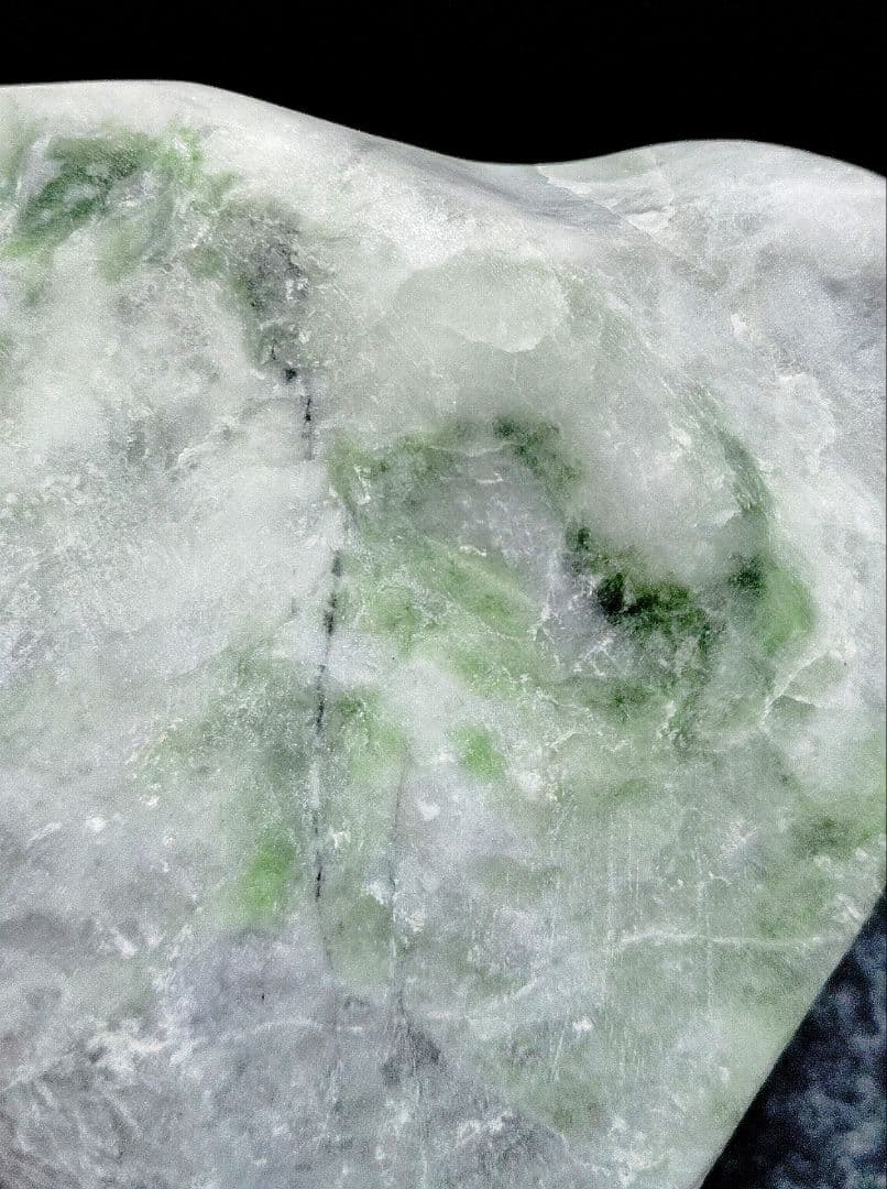 ★翡翠原石★糸魚川硬玉【姫川・磨き594ｇ】