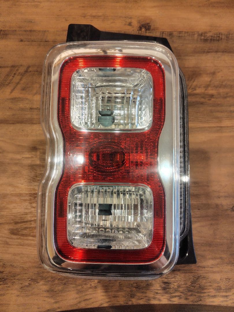 スズキハスラー　左テールランプ【純正】