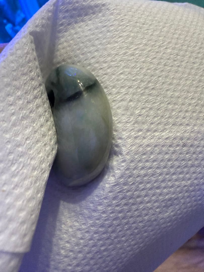 糸魚川産‼️ 濃緑色翡翠勾玉の最高峰‼️ 圧砕勾玉‼️高級‼️11.2g‼️破格出品‼️