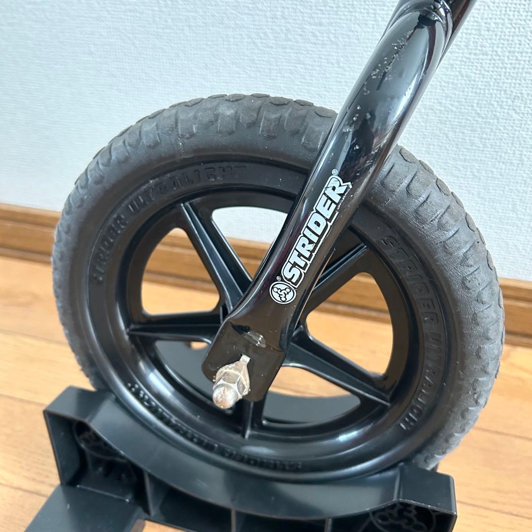 STRIDER ストライダー　12インチ　スポーツモデル　オレンジ　スタンド付き