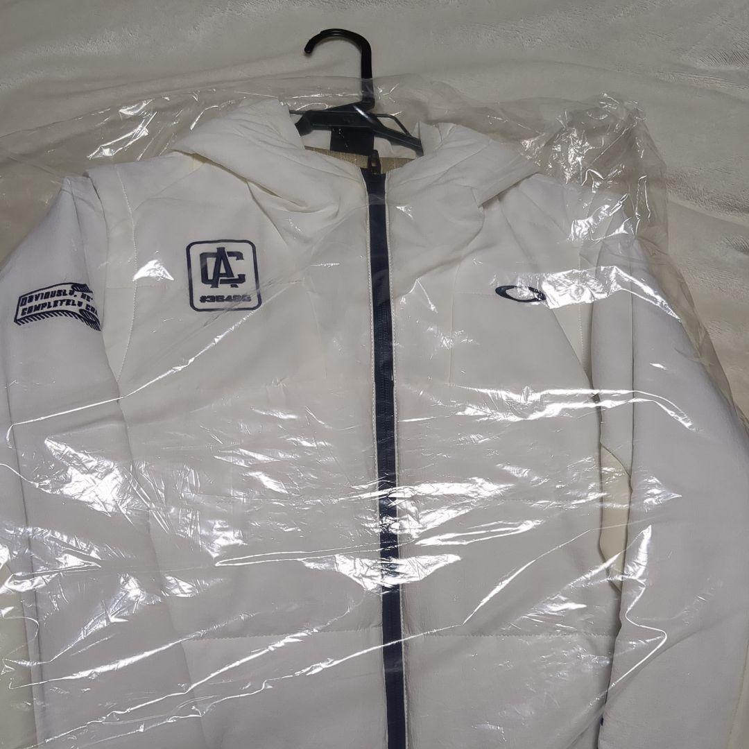 オークリー フード付き中綿入り 袖着脱可能 ホワイト XL未使用品！