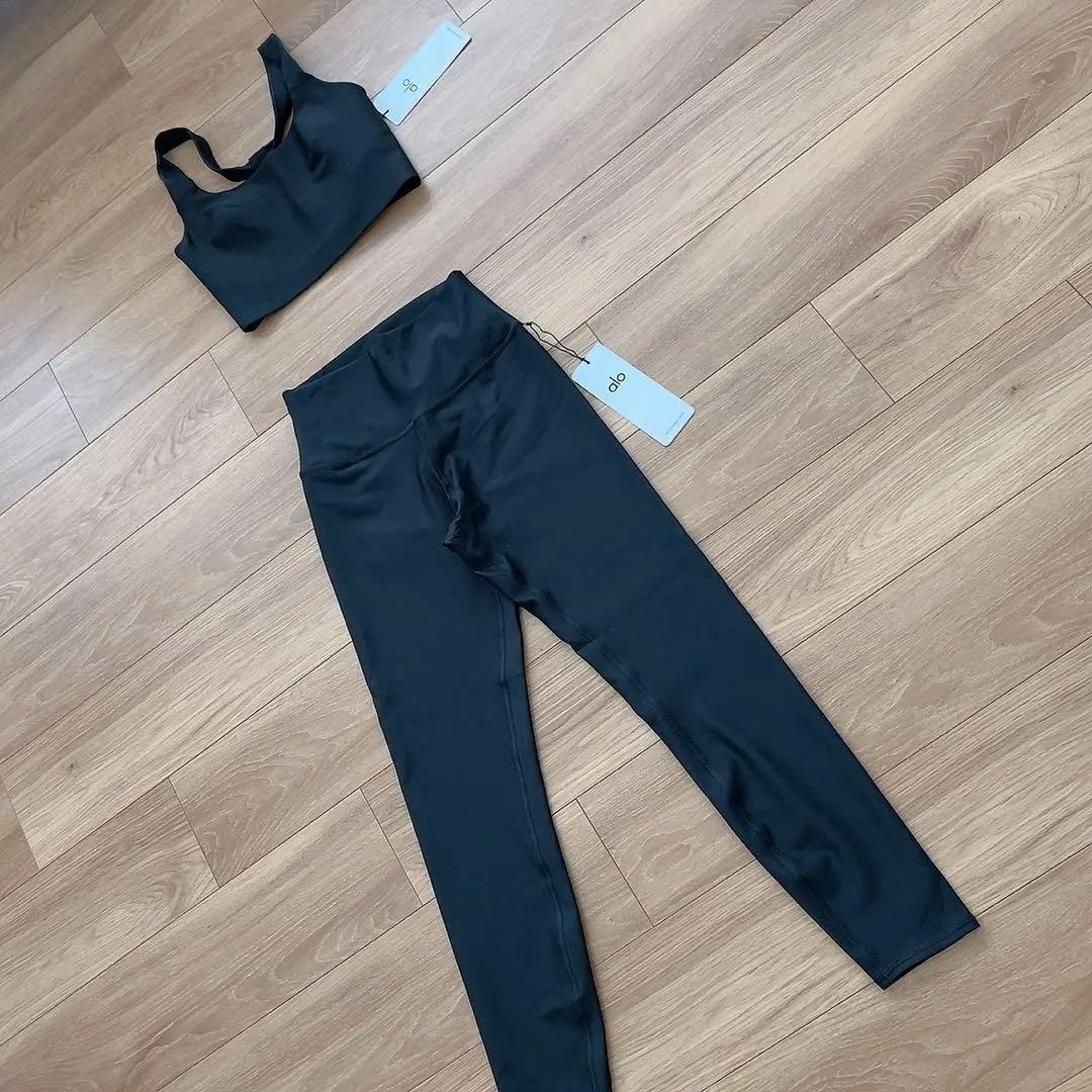 alo yoga レギンス　上下セット　新品 ヨガウェア