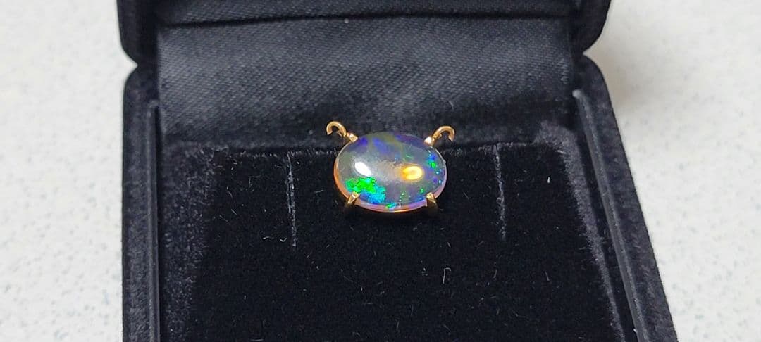 オパール 加工途中