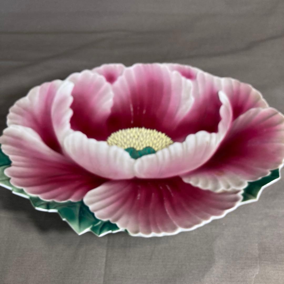 【深川製磁】有田焼の伝統　日本の名窯　深川製磁　輸出里帰り　錦牡丹絵　牡丹形皿