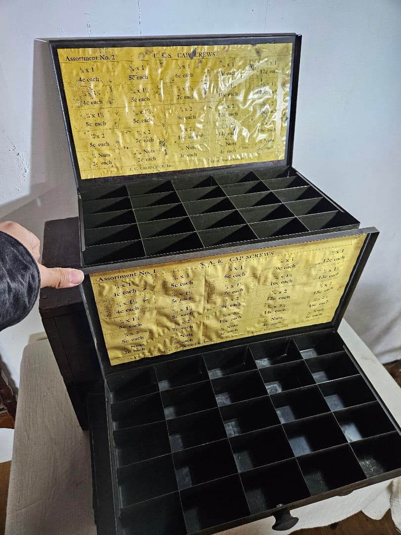 USヴィンテージ 古いパーツキャビネット インダストリアル インテリア 小引出し