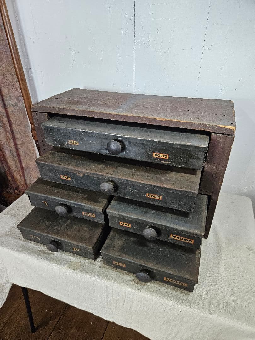 USヴィンテージ 古いパーツキャビネット インダストリアル インテリア 小引出し