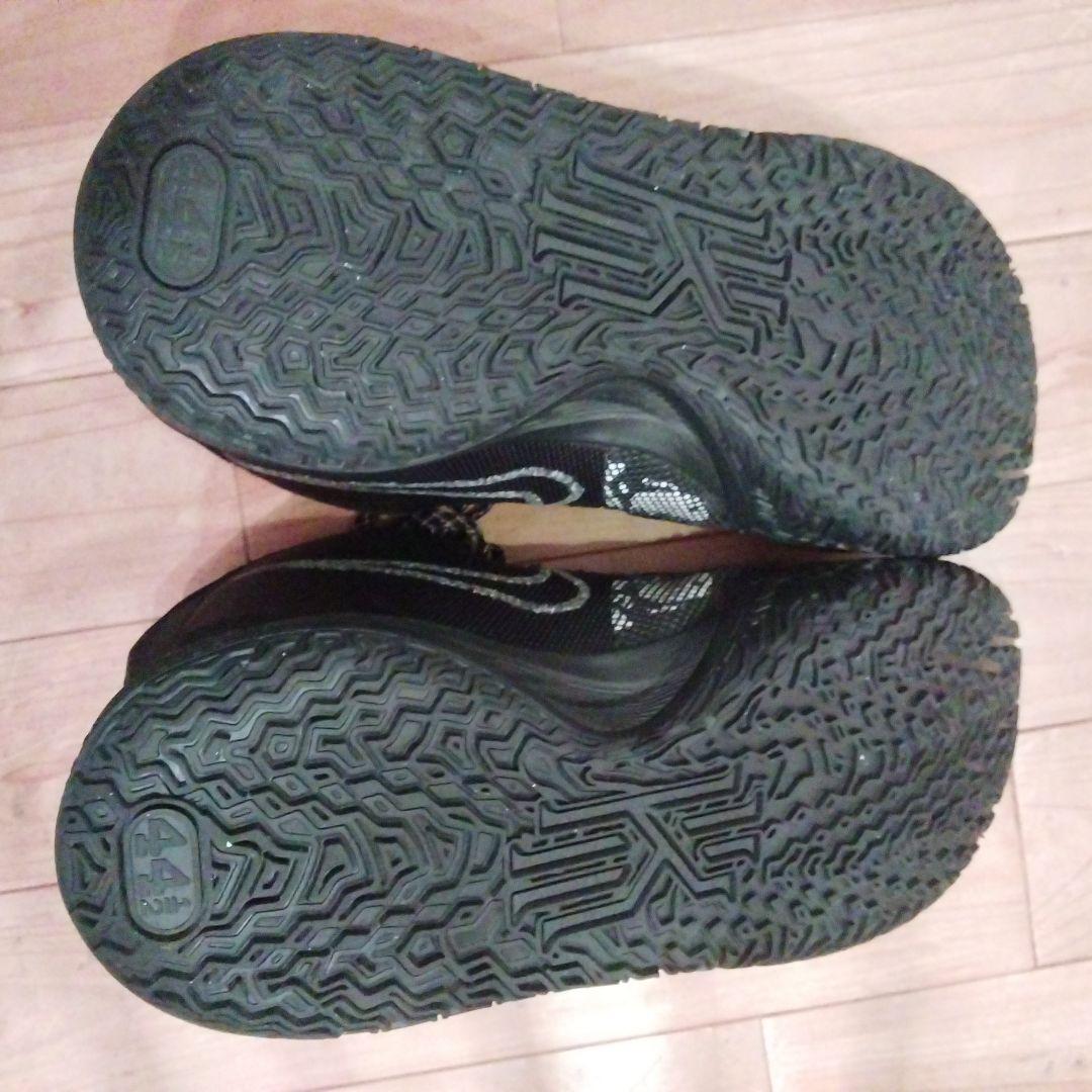 ナイキ カイリー 7 カイリー・アービング シグネチャーモデル バッシュ