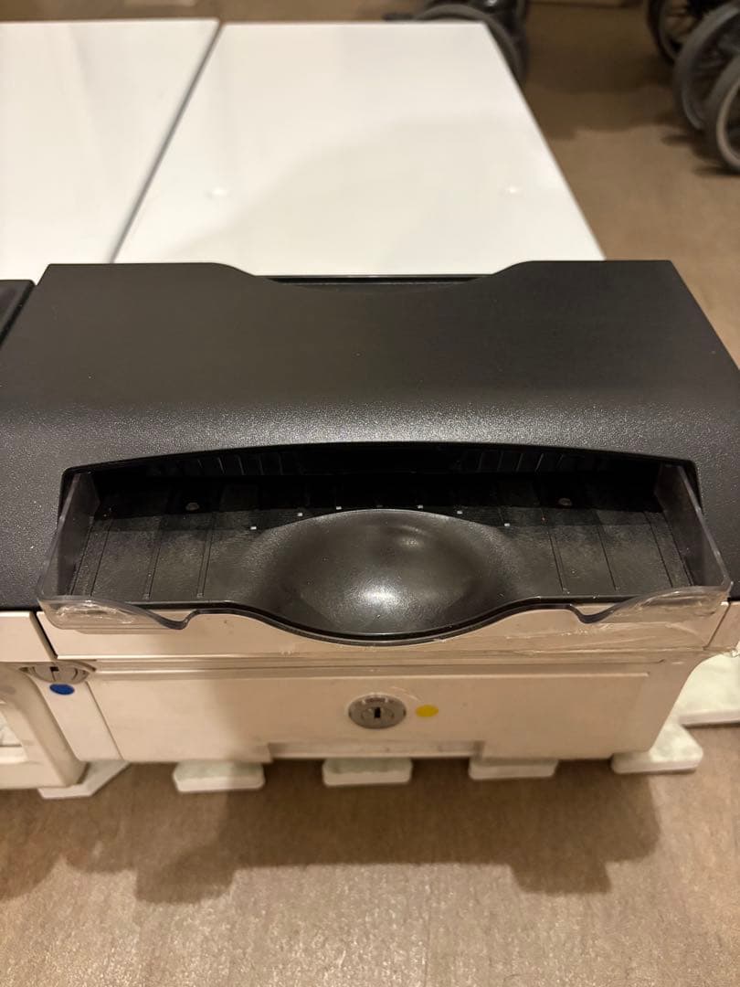 自動釣銭機　富士電機　ECS-777 新札　新硬貨対応　付属品【ケーブル、鍵】