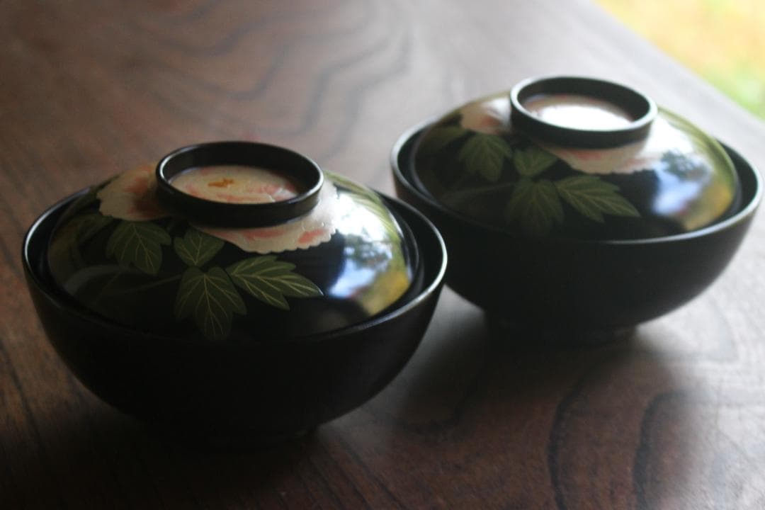 時代逸品！上質黒漆に優美な牡丹見返し蜂蒔絵の映えるお椀2点（検輪島塗蒔絵椀雑煮椀