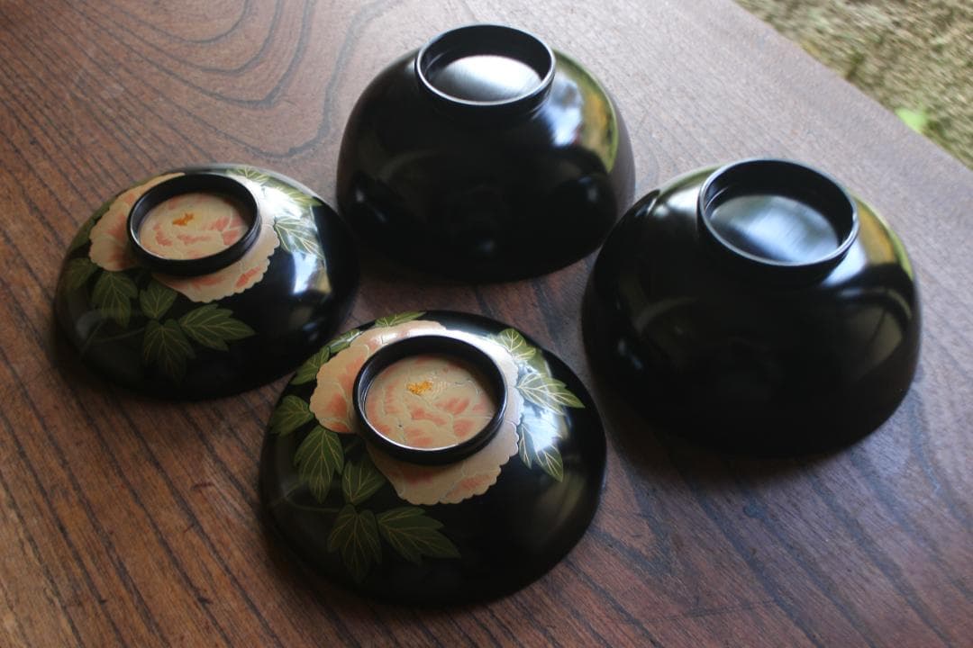 時代逸品！上質黒漆に優美な牡丹見返し蜂蒔絵の映えるお椀2点（検輪島塗蒔絵椀雑煮椀