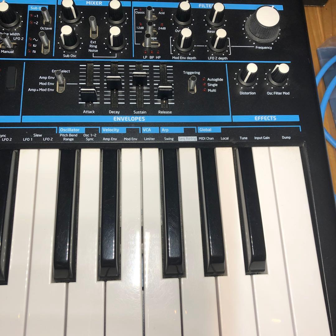 鍵盤楽器 Bass Station II