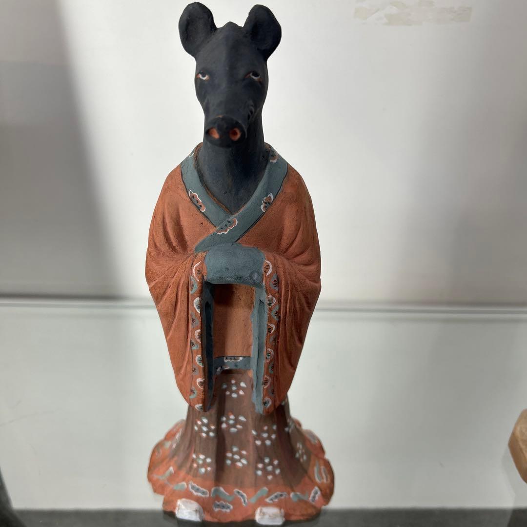 十二支俑　猪首人身俑