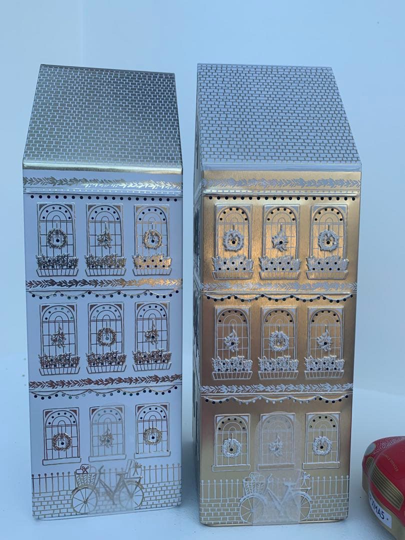 M&S クリスマス限定　ビスケット入 ライトアップ缶 金&ホワイトセット