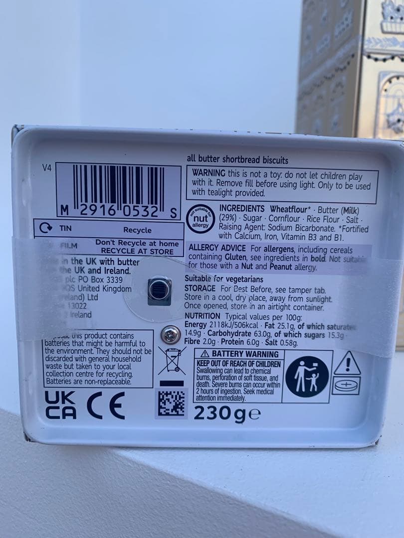 M&S クリスマス限定　ビスケット入 ライトアップ缶 金&ホワイトセット