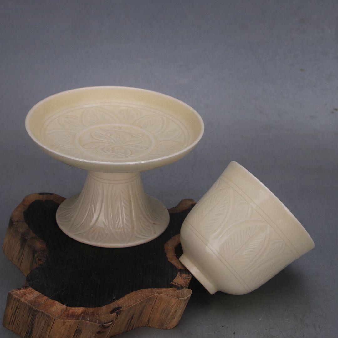 宋定窯暗刻纏枝花卉高足杯  景徳鎮 陶磁器 装飾品 工芸品 美術品 置物