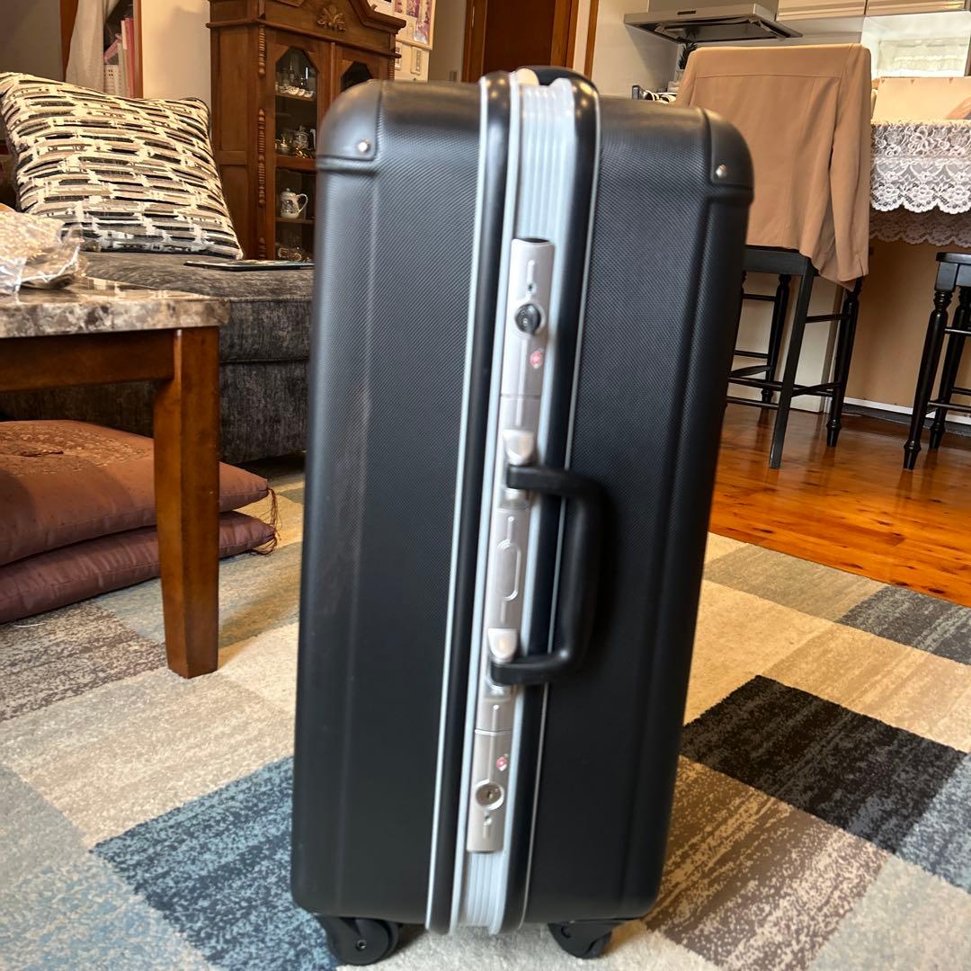 スーツケース、 72cm✖️29cm鍵付き