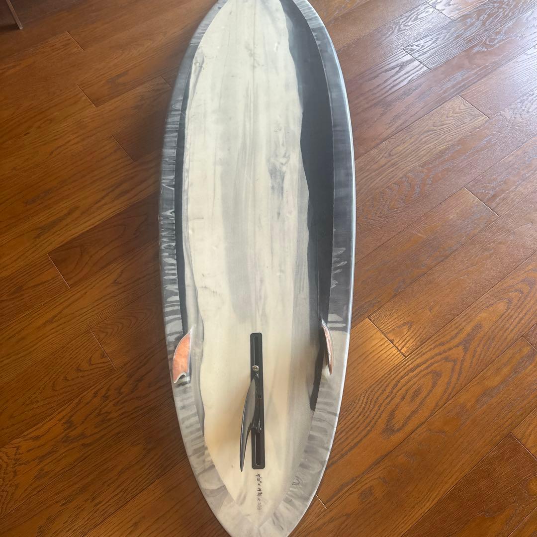 ハンドシェイプ　シングルスタビー　5’10 センターフィン付