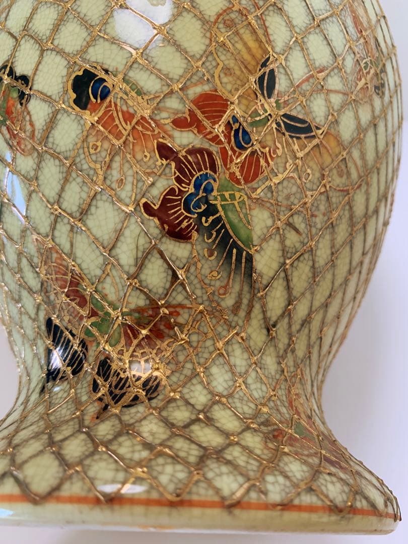 骨董　時代もの　金の網目に蝶々　花瓶　花入　古い物　古い花瓶