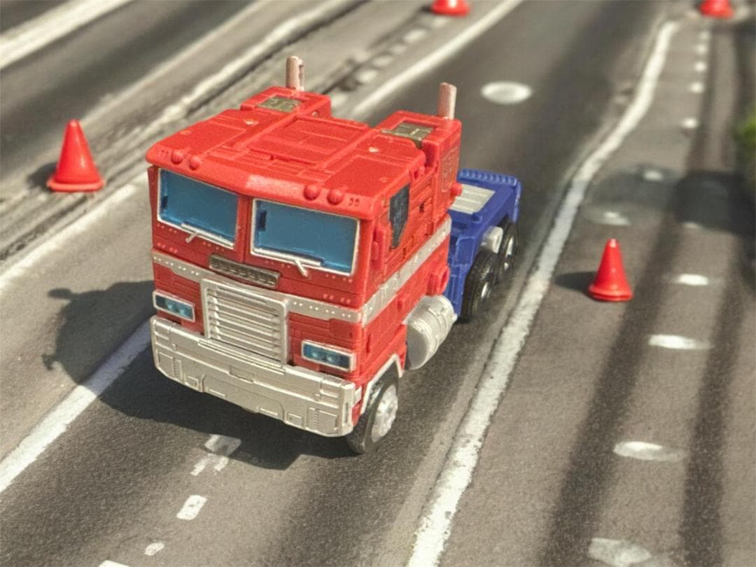 トランスフォーマーアースライズ オプティマス・プライム: リーダークラス