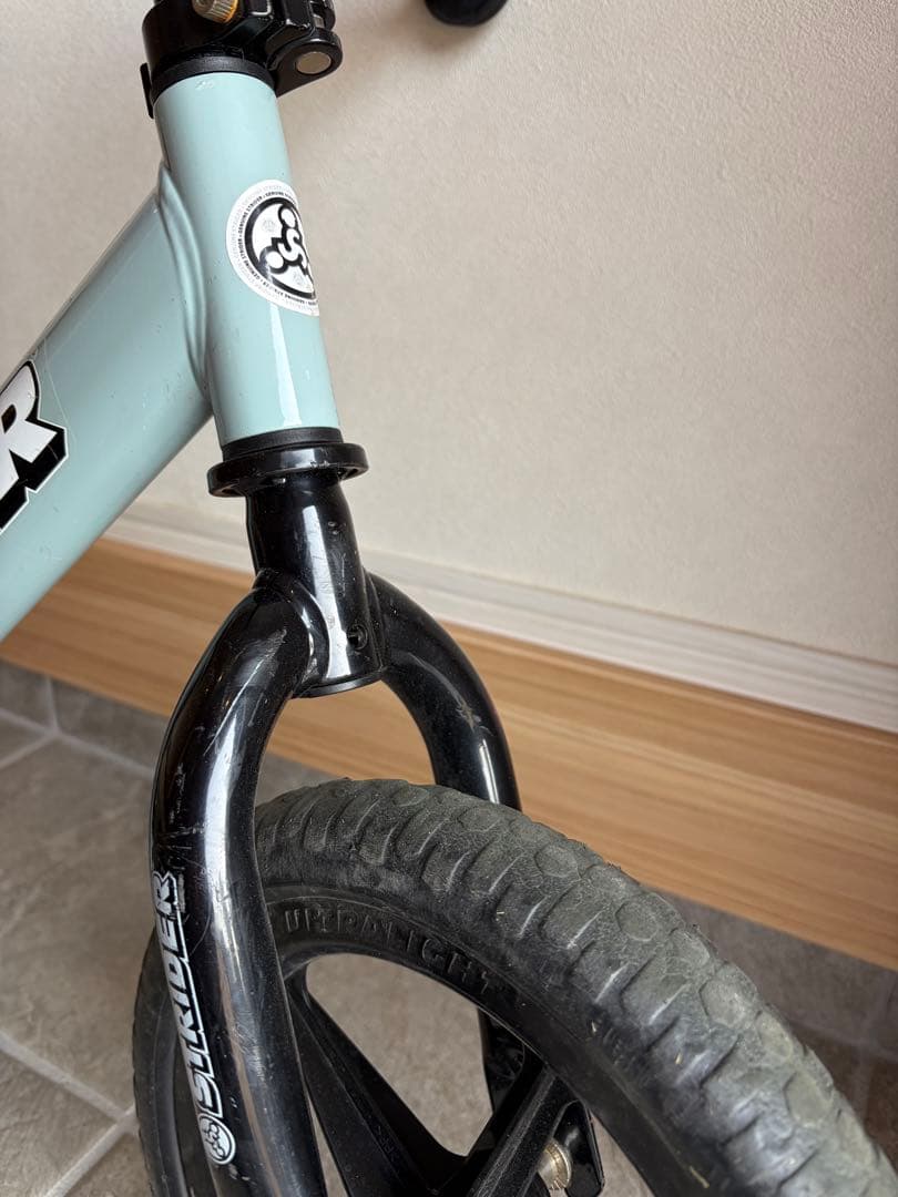 ストライダー　限定カラー　アイスブルー