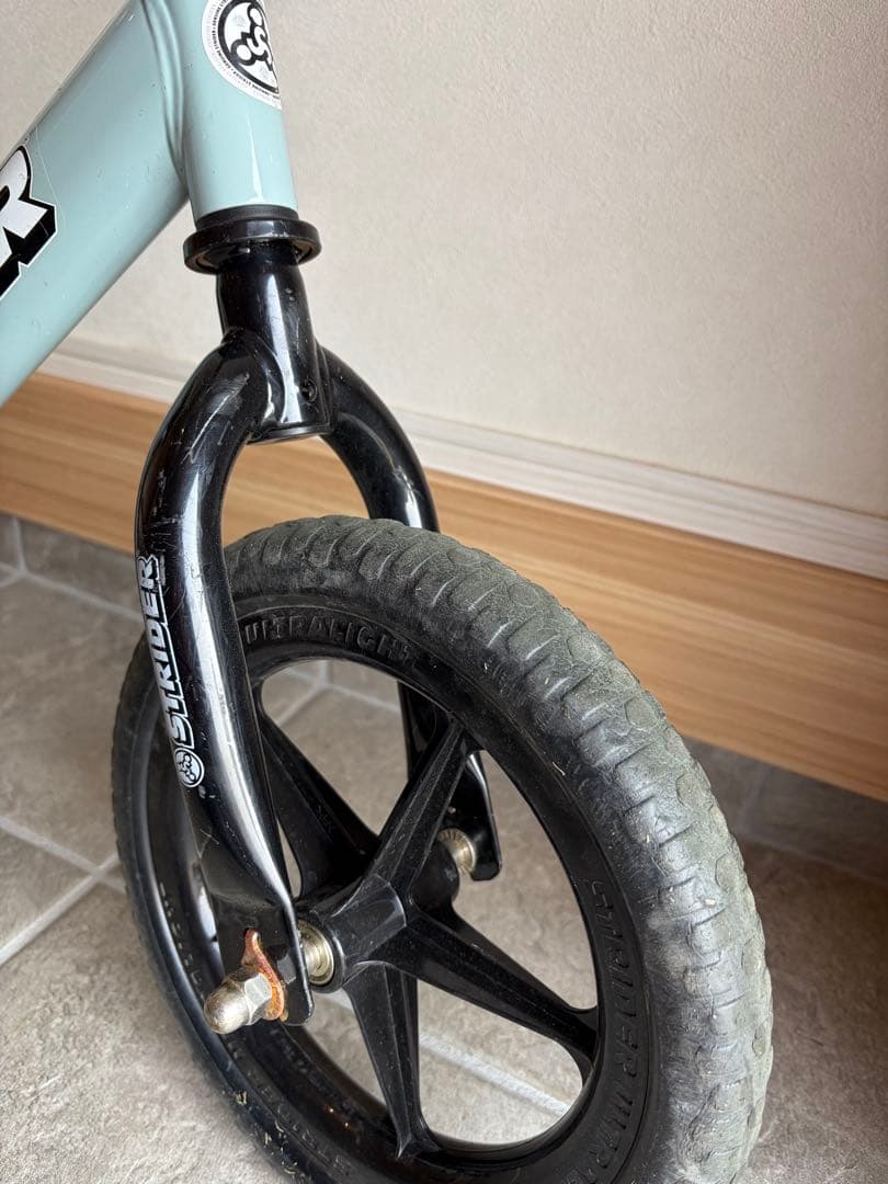 ストライダー　限定カラー　アイスブルー