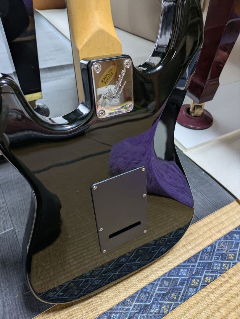 Mavis　メイビス　エレキギター　ストラトキャスタータイプ　ブラック